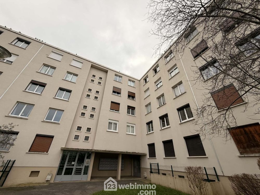 Photo 1 - Laon 02000 à Laon