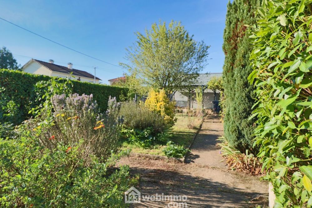 Photo 29 - Civray 86400 à Civray