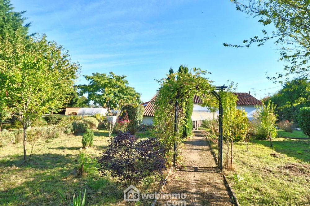 Photo 31 - Civray 86400 à Civray