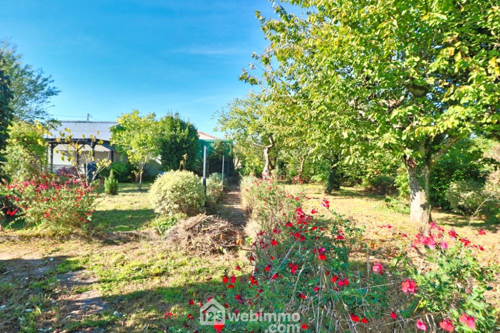 Photo 32 - Civray 86400 à Civray