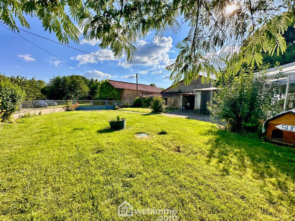 Photo 2 - Savigné 86400 à Savigné