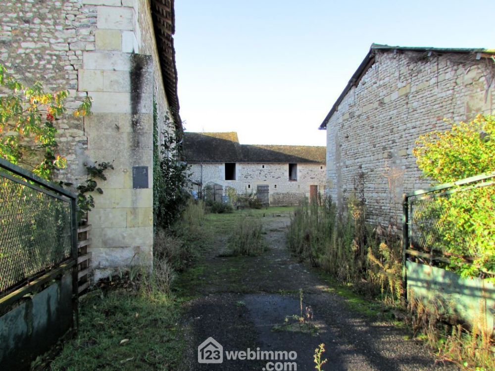 Photo 2 - Luzé 37120 à Luzé