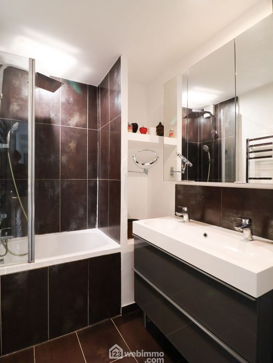 Photo 13 - Marseille 13008 à Marseille