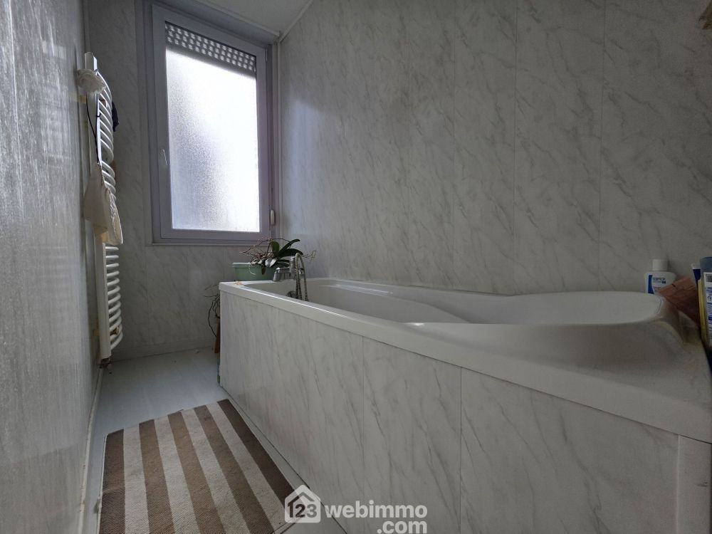 Photo 19 - Saint-Quentin 02100 à Saint-Quentin