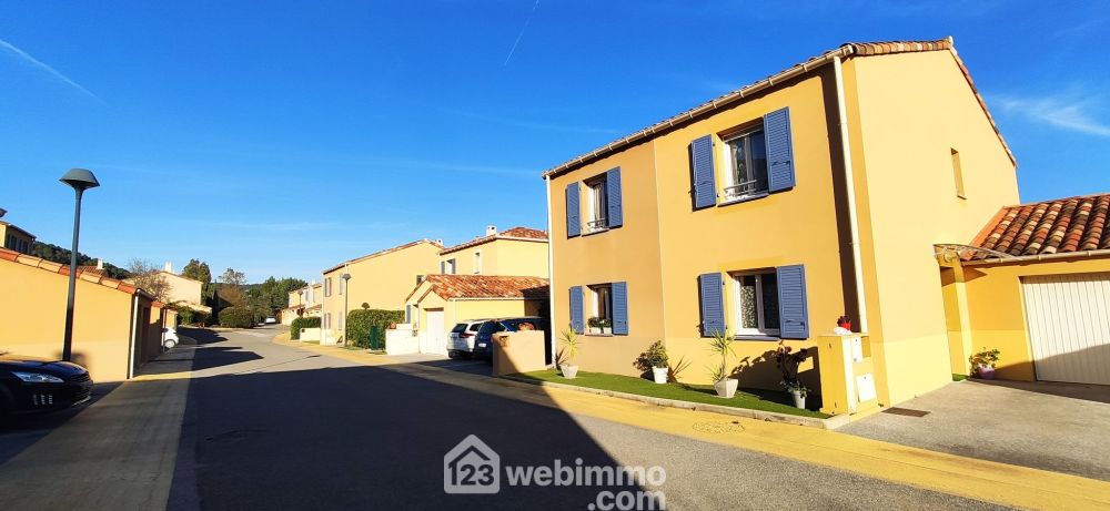 Photo 2 - Le Luc 83340 à Le Luc