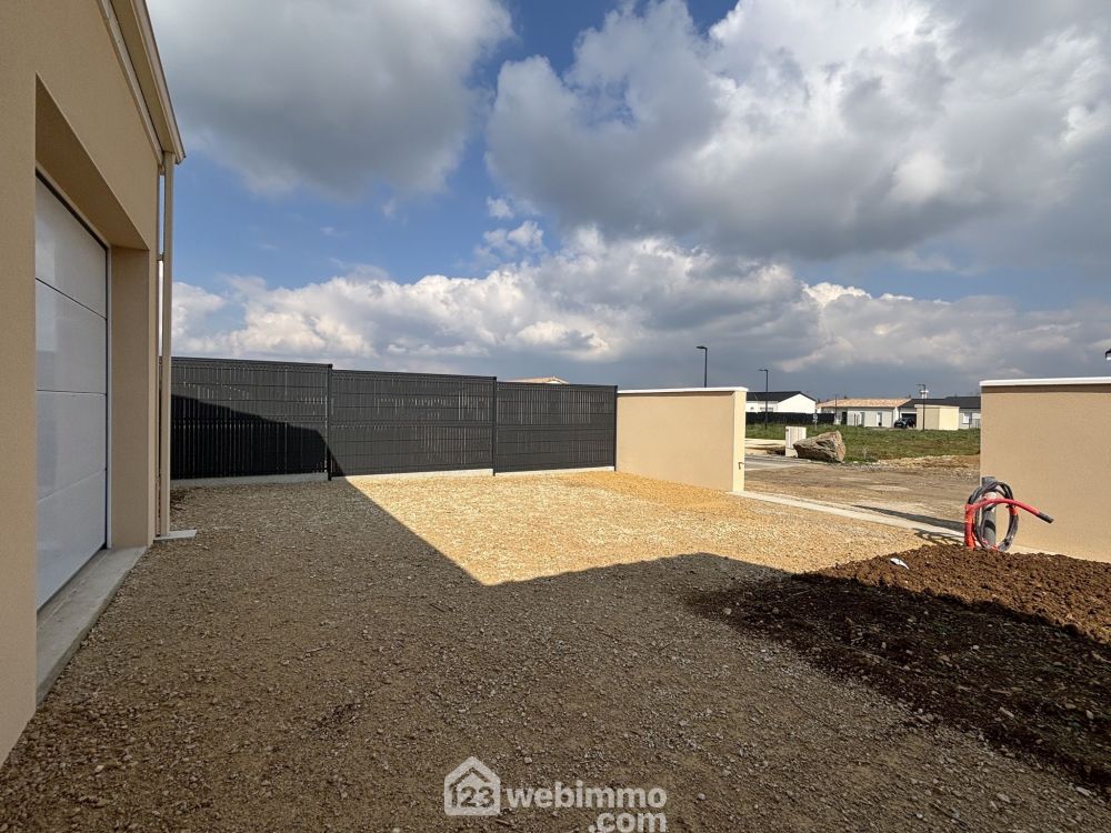 Photo 22 - Neuville-de-Poitou 86170 à Neuville-de-Poitou