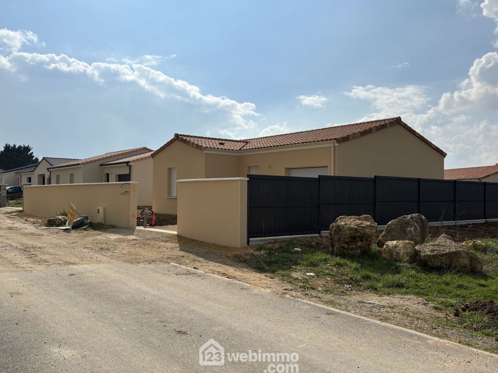 Photo 1 - Neuville-de-Poitou 86170 à Neuville-de-Poitou