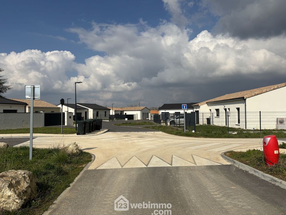 Photo 2 - Neuville-de-Poitou 86170 à Neuville-de-Poitou