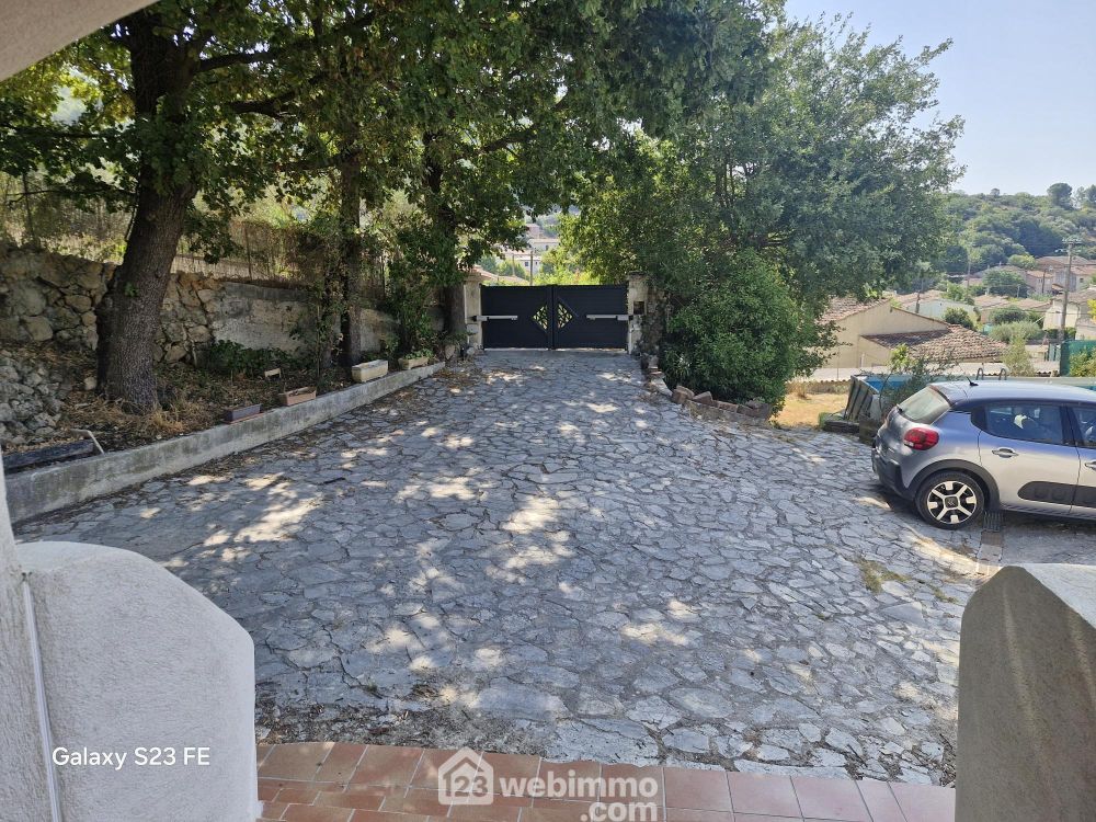 Photo 2 - Le Luc 83340 à Le Luc