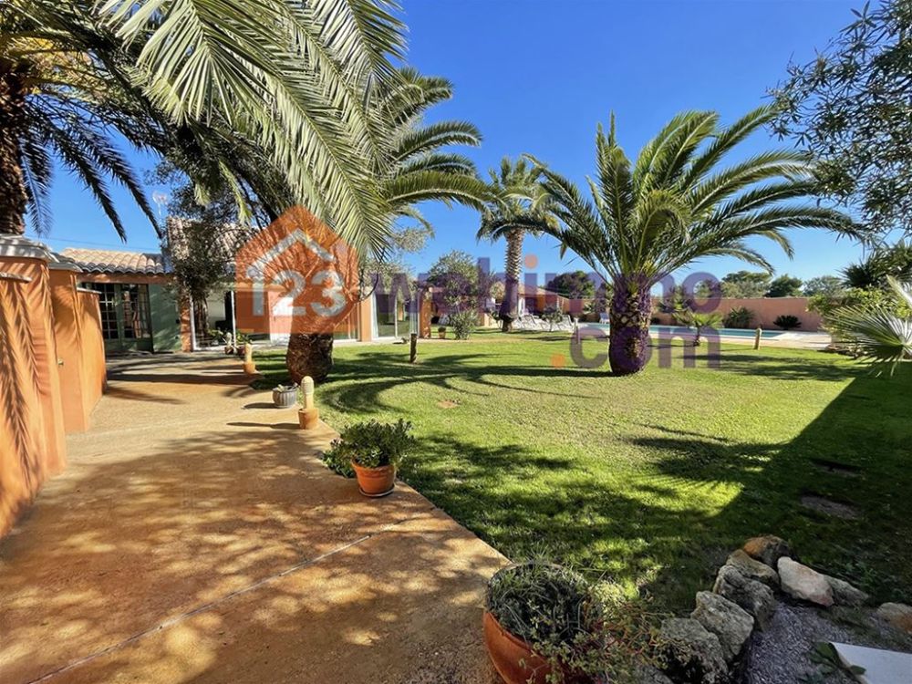 Photo 1 - Fourques 30300 à Fourques