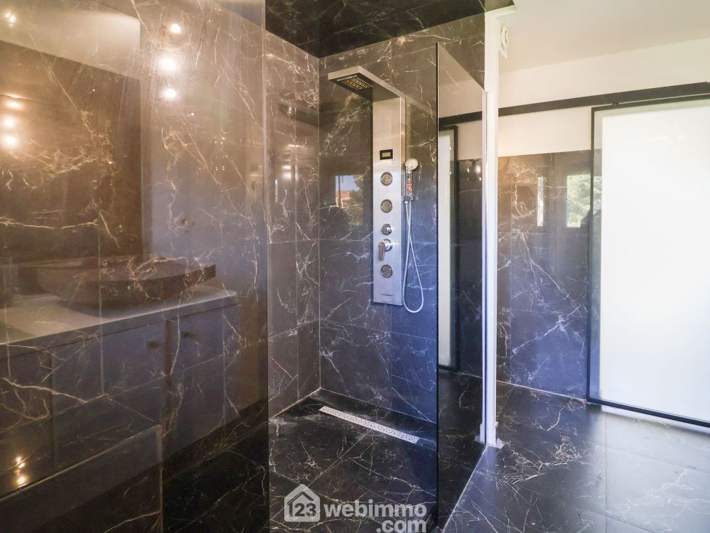 Photo 19 - Marseille 13009 à Marseille