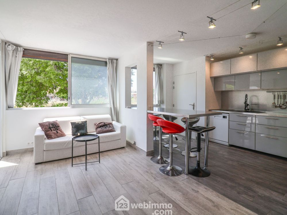 Photo 2 - Marseille 13008 à Marseille