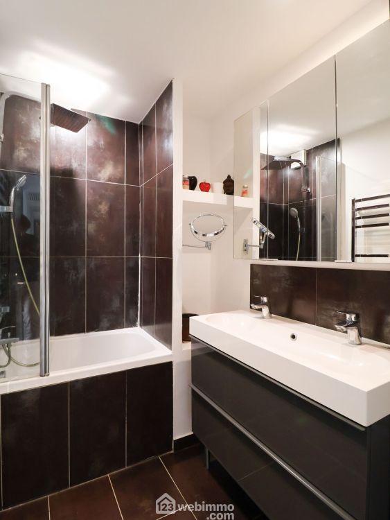 Photo 13 - Marseille 13008 à Marseille