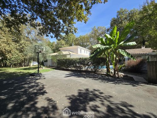 Maison 186.33 m² Le pian-Médoc 33290