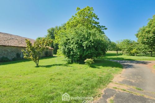 Longère 295 m² Sommières-du-Clain 86160