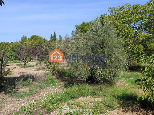 Terrain constructible 730 m² Lançon-Provence 13680