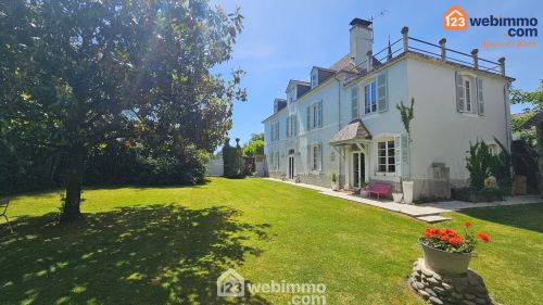 Maison de maître 284 m² Nay 64800