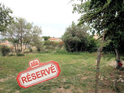 Terrain constructible 740 m² Lançon-Provence 13680