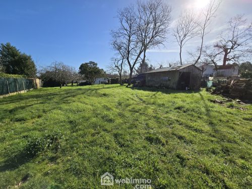 Terrain constructible 700 m² Le Pian-Médoc 33290
