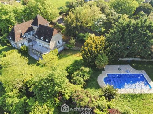 Maison d'architecte 196.93 m² Valence-en-Poitou 86700