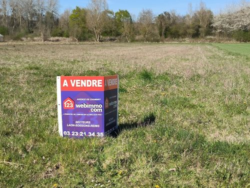 Terrain constructible 5428 m² Presles-et-Boves 02370